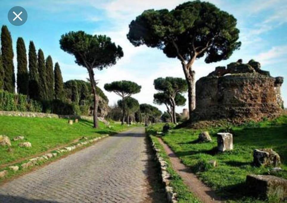 Basilica San Giovanni Appia Antica A Casa Di Amici Rome Exterior photo
